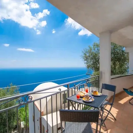 In Amalfi Coast: Bouganvillea Romantica Casa Vista Mare * Furore